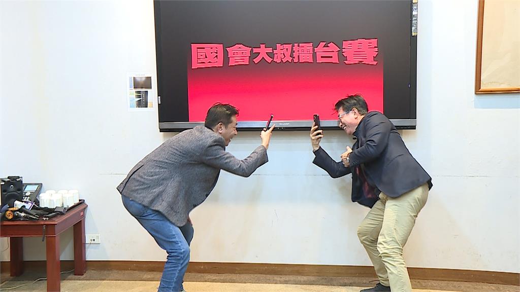 "國會大叔團"練習"拍照拳擊" 再加"天堂路"處罰