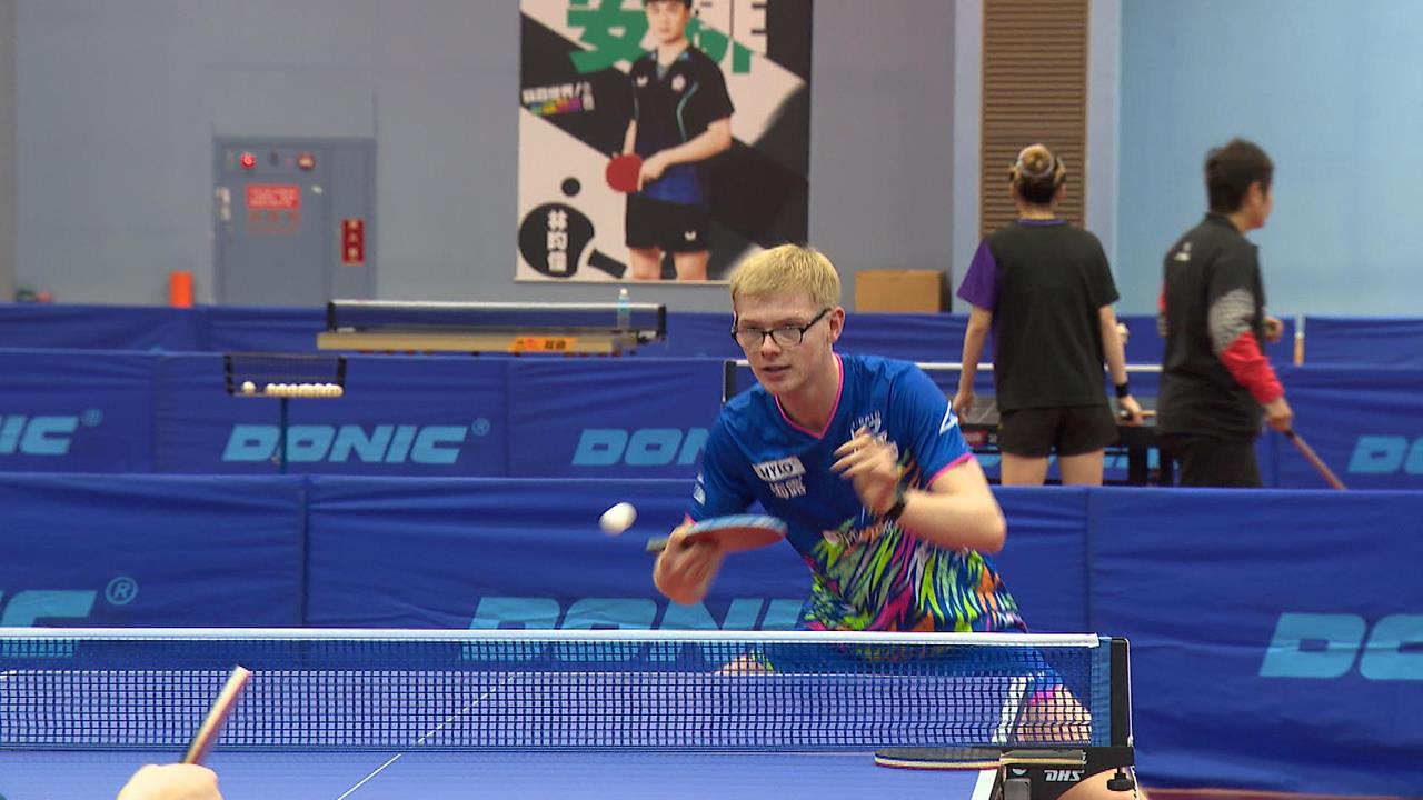 獨／還記得跟小林同學交手的他嗎？　法國「眼鏡弟」現身高雄曝做了這些事