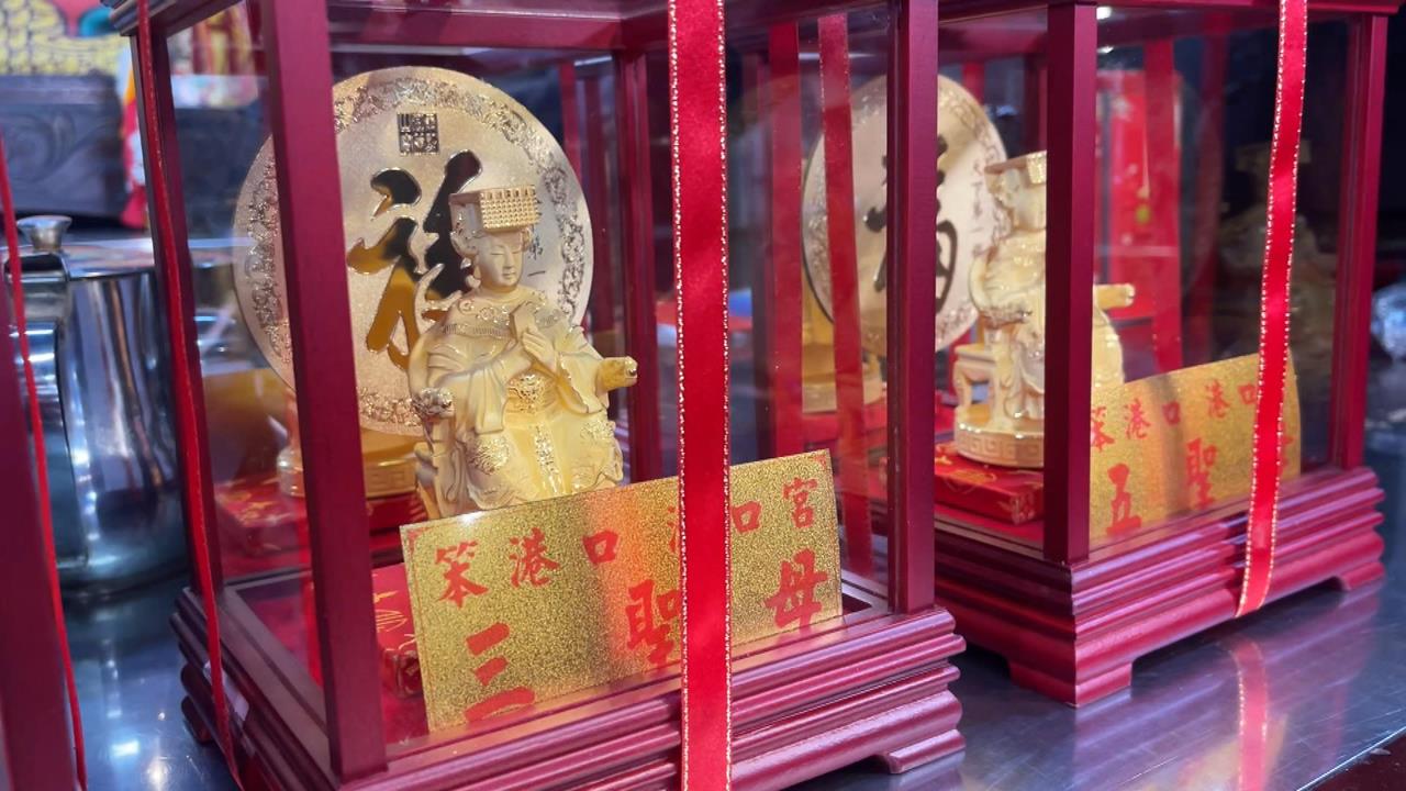 春節走廟拚好運!東石港口宮送金媽祖 朴子天公壇摸金豆