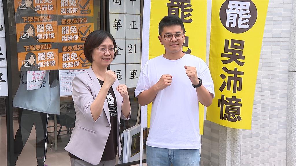 向前行(影)／翁曉玲現身連署站挺李孝亮！黃敬平問：現在才去？還進行得下去嗎？