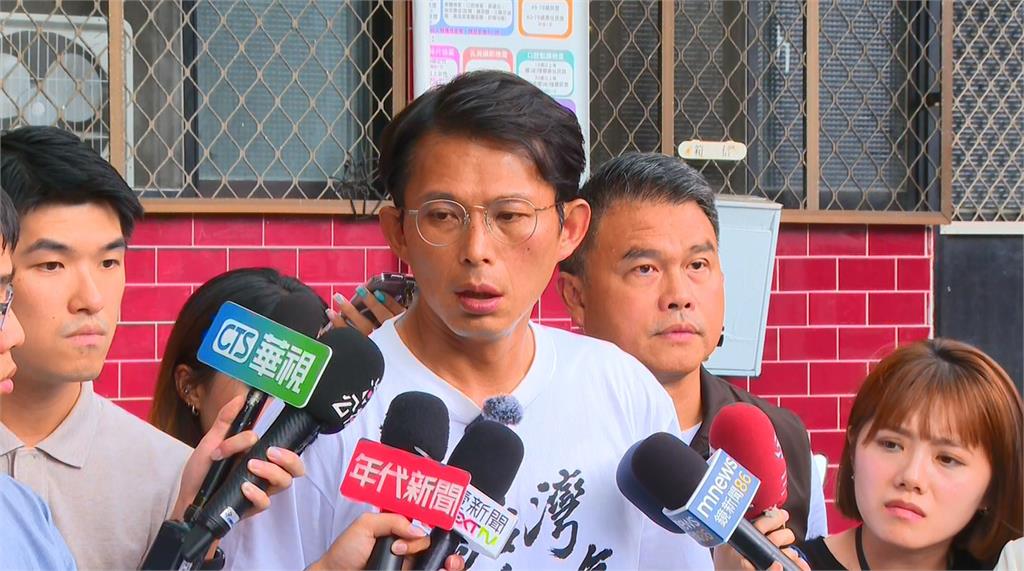 被爆兒子美國籍？黃國昌稱「太太很不高興」　網酸：不敢說「不是」兩個字