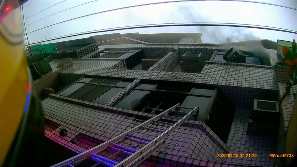 住警器蜂鳴聲驚醒全家！　台南民宅火警1家6口全獲救