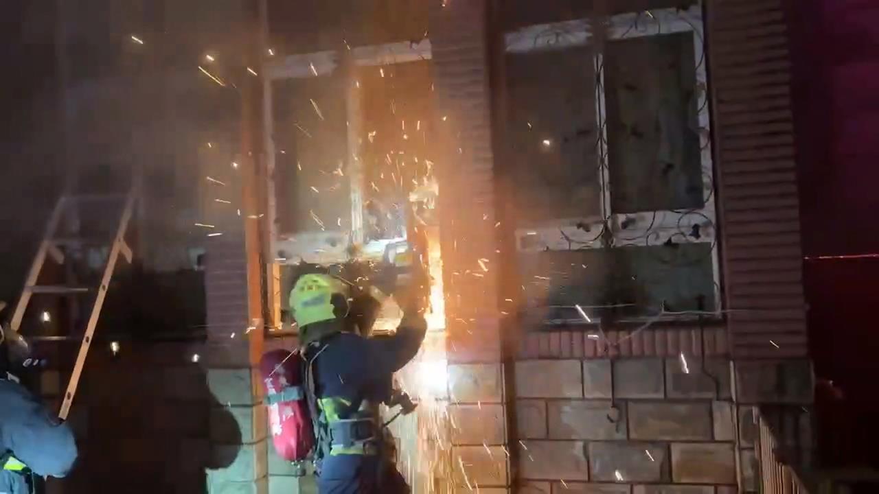 宜蘭凌晨惡火!民宅遭吞噬陷火海 4人受困 消防破窗救出幸無大礙