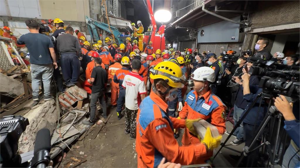 台中老屋倒塌3人活埋身亡　工人救同伴畫面曝！