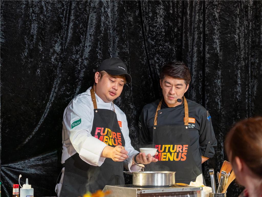 【食聞】《黑白大廚》料理狂人尹男老專訪：從家常記憶到國際融合的重組挑戰