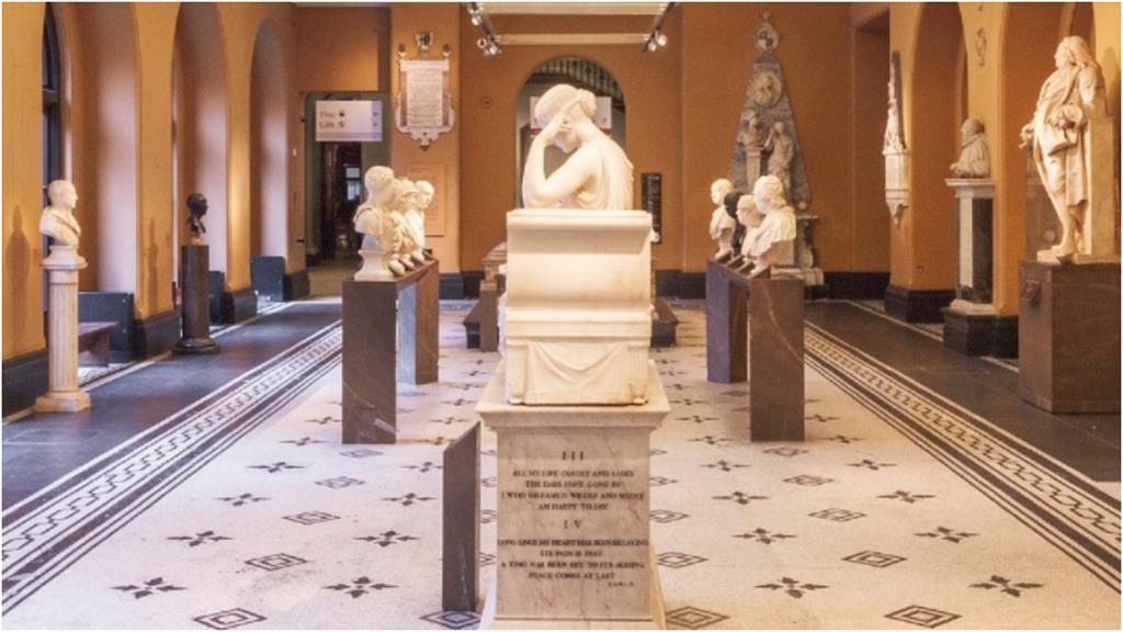 藝術與生活的結合！英權威博物館推美妝「古典圖騰」包裝設計超吸睛