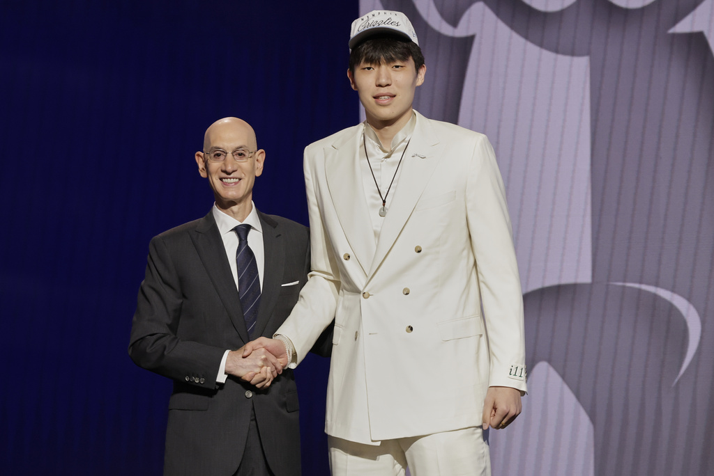 NBA(影)／首輪選「中國約基奇」跌破眾人眼鏡！拓荒者GM受訪解答原因了