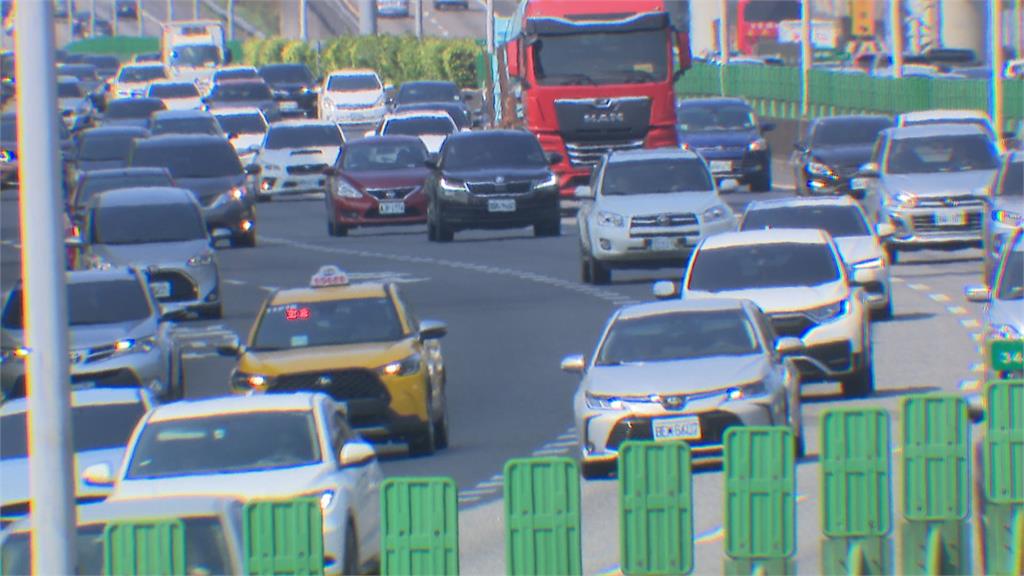 週四鋒面通過　開工日恐變天！　國道車流達平日1.3倍　湧現北返車潮