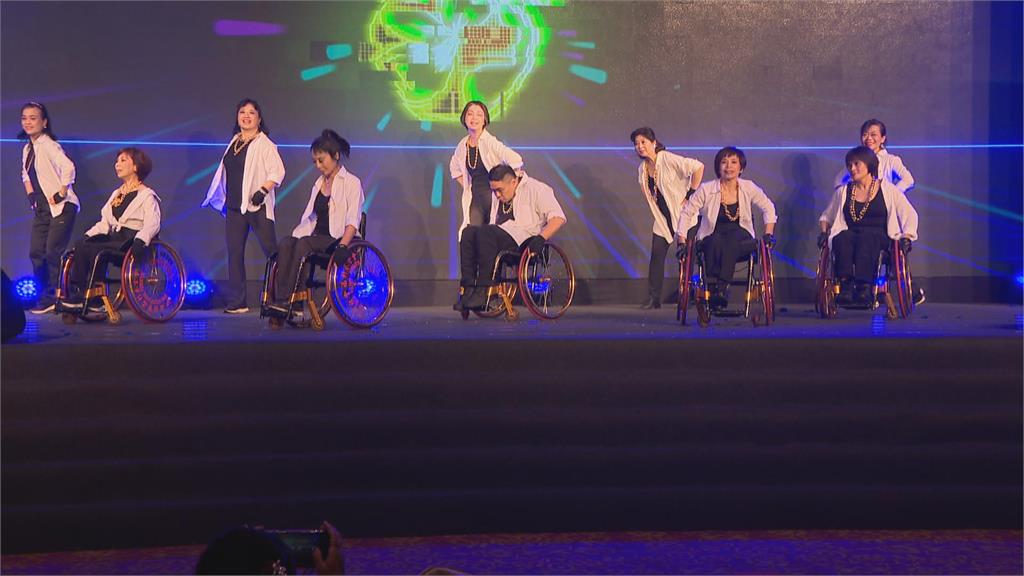 企業春酒獻愛心　捐千萬物資、邀伊甸輪椅舞團演出