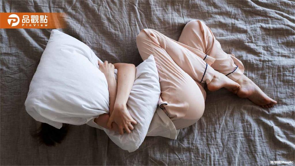 月經會傳染？醫師曝閨蜜「經期同步」背後真相