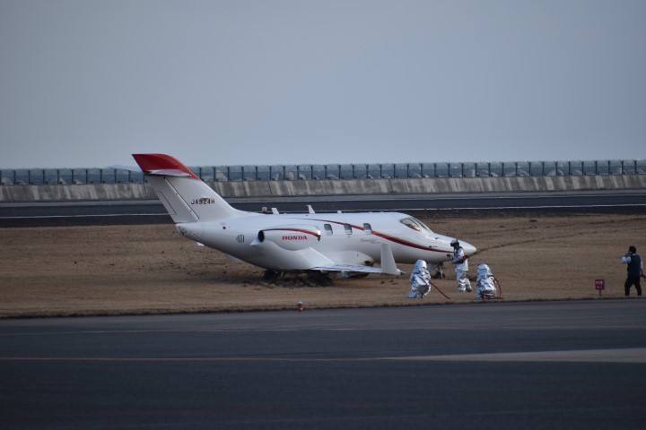 快新聞／日本九州大分機場1訓練機衝出跑道　幸無人傷亡