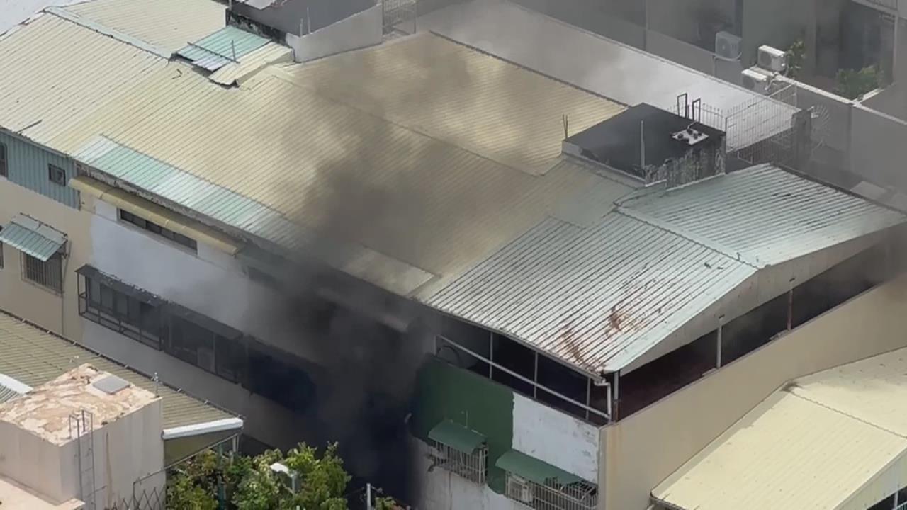 高雄5層樓老公寓　驚傳火警4樓3名住戶一度受困