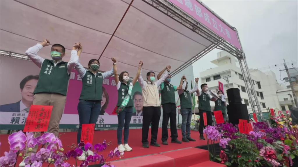 黃偉哲競總巨型手繪看板超吸睛！　蔡總統週日將南下授旗