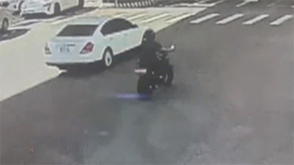 疑風大吹斷拉鏈2萬現金飛走　台中警扮柯南找目擊者、失主