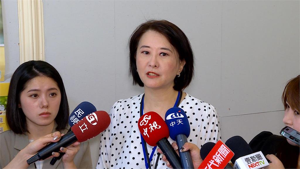 憂造成社會疑慮…王鴻薇狂砍「頭盔預算」1億！律師怒噴：消防隊員的命不是命？