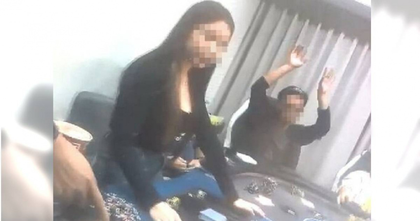 永和大樓藏賭場！老闆派女友當「爆乳荷官」攬客　警逮13人送辦