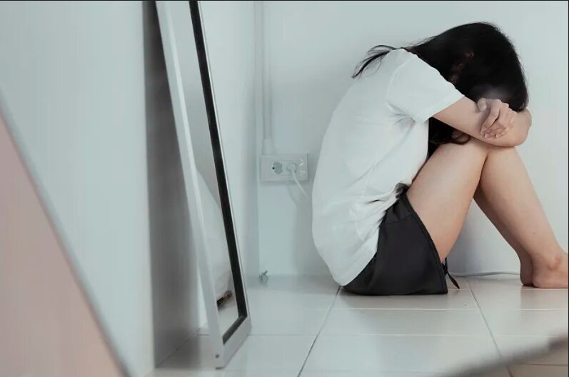 兒子2度入獄服刑 禽獸公公性侵媳婦「偽簽名裝老公」陪流產