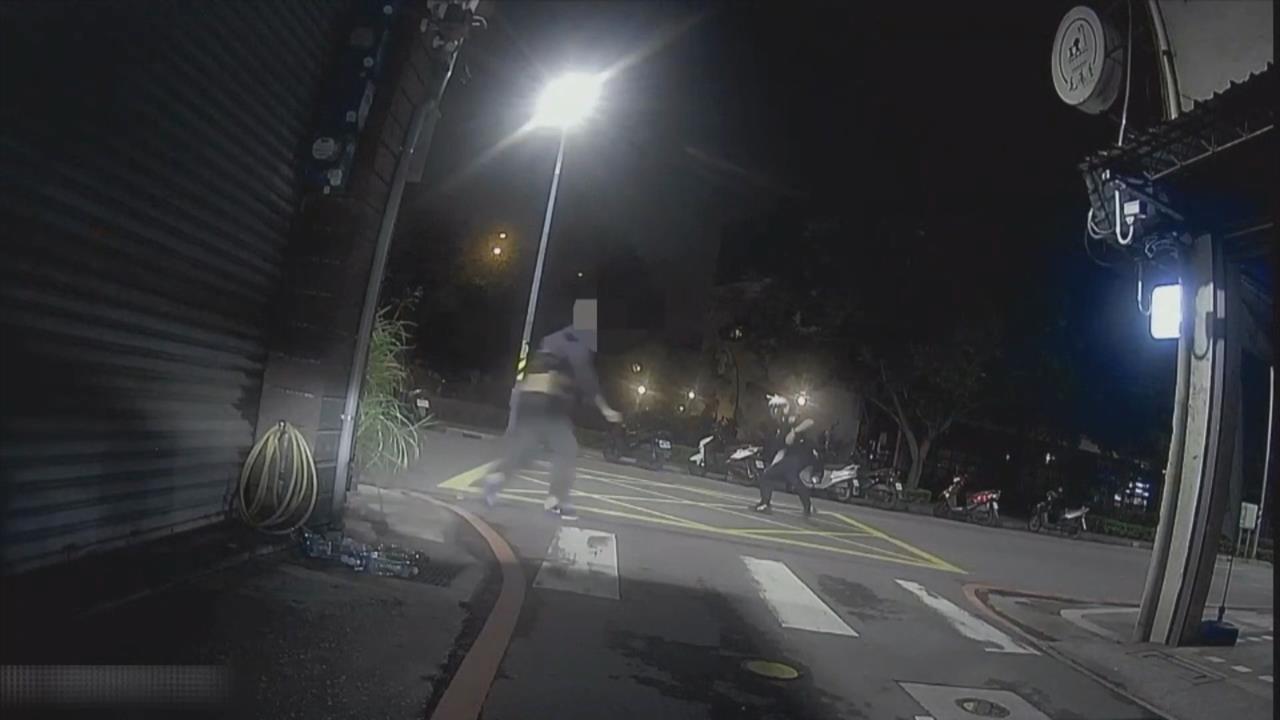 毒男揮刀遭警驅車撞倒「遭疑執法過當」警方：均符合比例原則