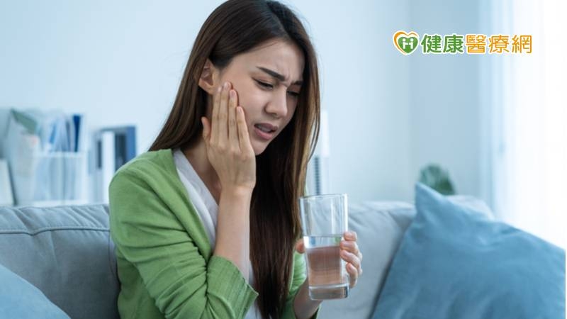 張口發出「嘎嘎」聲?恐患「顳顎關節疼痛症候群」