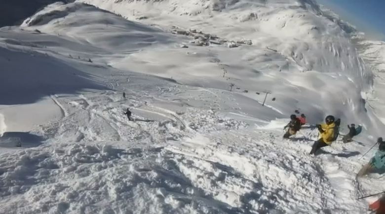 驚悚！阿爾卑斯雪崩 滑雪客遭埋全都錄