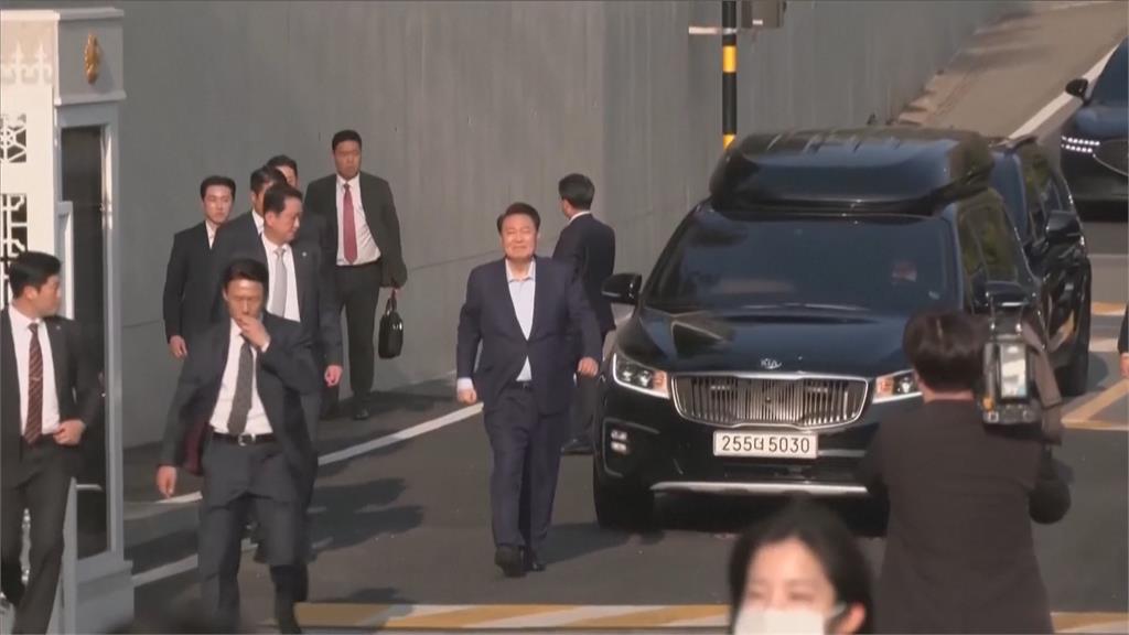 尹錫悅遭彈劾免職離開總統官邸　支持者到場送行