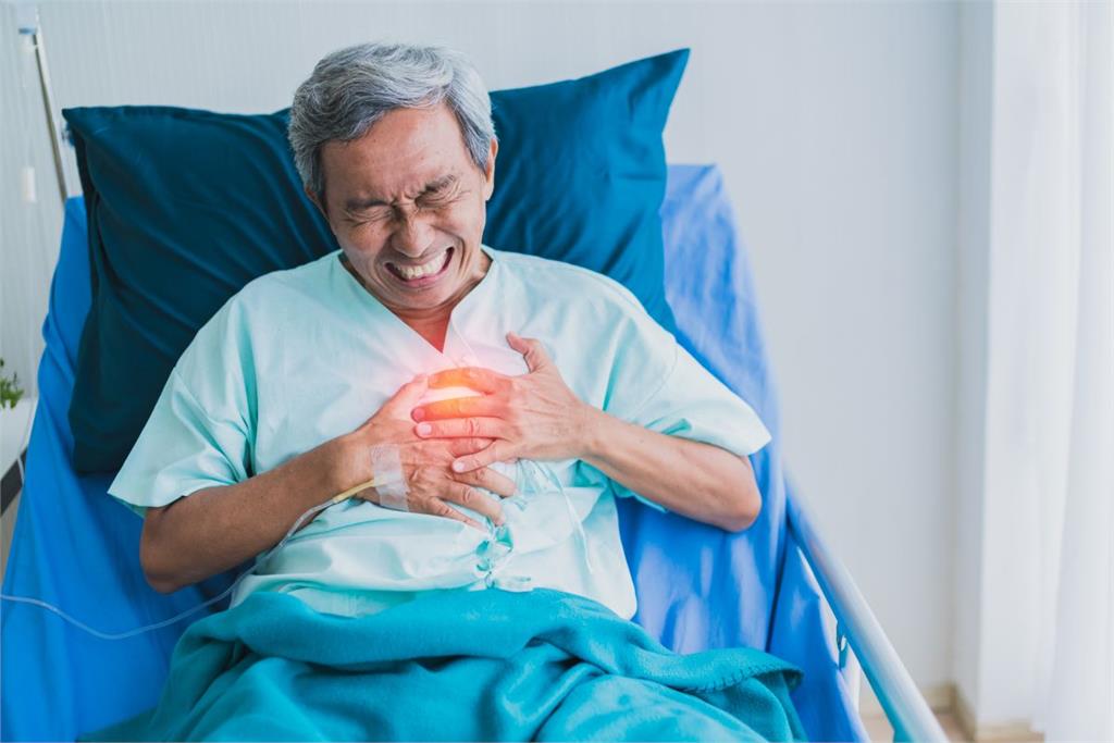 年輕人也中心肌梗塞！40歲男猝逝　醫點名「同一警訊」別忽略