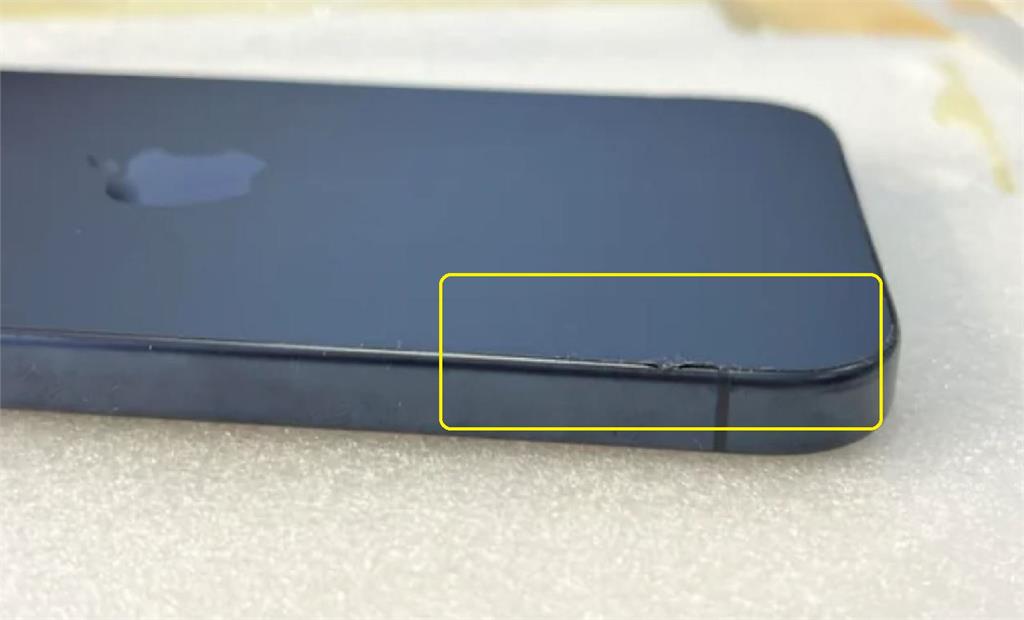真落漆！iPhone15 Pro才用1.5個月竟掉漆　蘋果認了：製造問題
