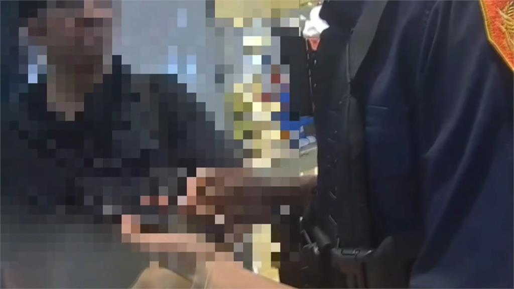 扯！　信義區逛街刻意靠近女　攝狼提「挖洞紙袋」偷拍