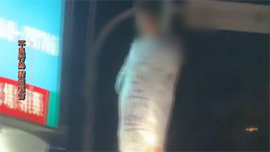 男子被保鮮膜捆綁鋼管上　站車頂遊街　生日慶生玩過頭　恐觸法