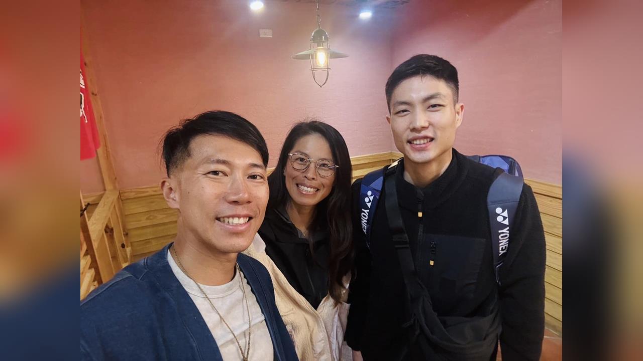 網球(影)／左擁右抱！謝淑薇與台灣「兩男神」合影！自嘲嬌喊：我怎麼最黑啦