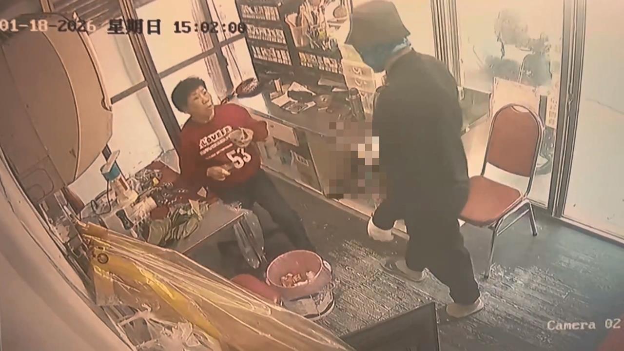 蒙面歹徒持刀行搶檳榔攤　阿嬤沒在怕！孫女竟是「她」