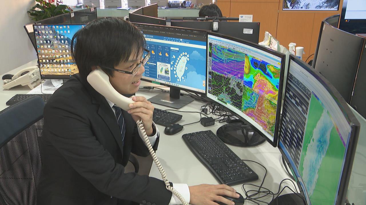 出門要不要帶傘得看他！　氣象署預報員鏡頭後日常曝光