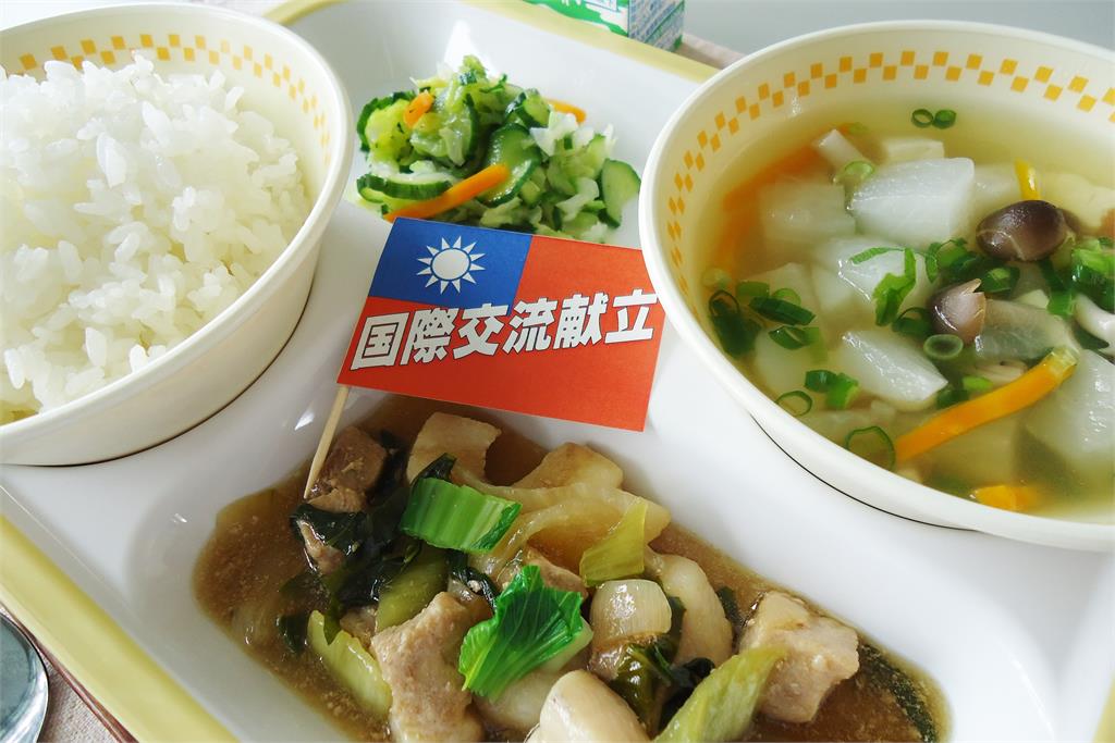 快新聞／桃園-鳥取直飛開航！米子市舉辦「台灣營養午餐日」　向學生介紹台灣