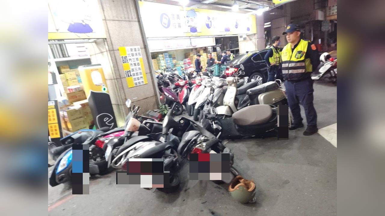 高雄毒駕連撞路旁「24台機車」 目擊者嚇:比打保齡球聲大十倍