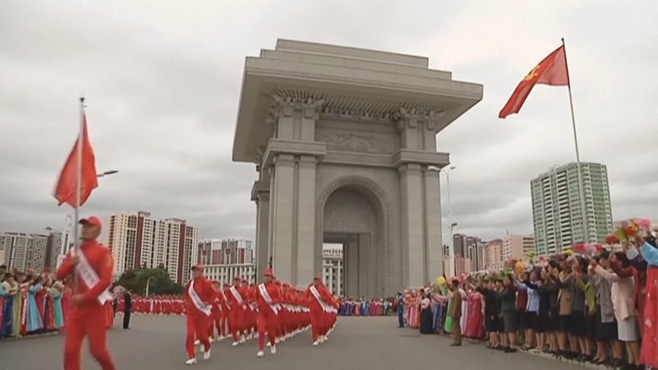 北韓勞動黨80週年黨慶暖身 大批跑者送金正恩忠誠信