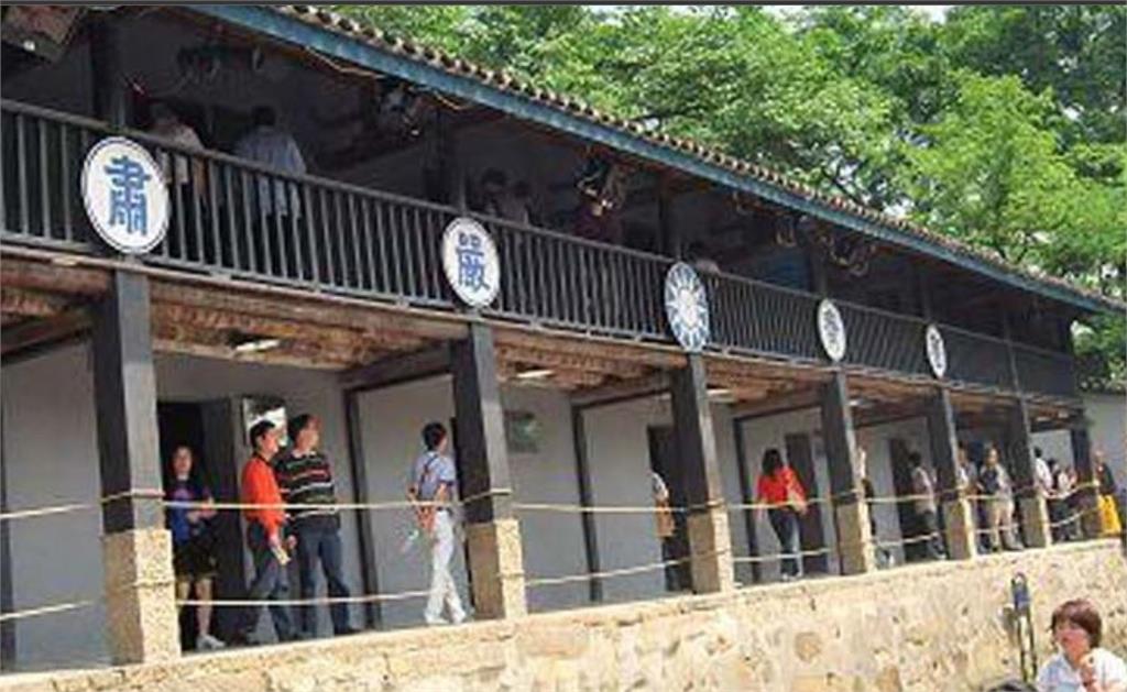 馬英九訪中祭祖 小粉紅酸爆:怎不回「渣滓洞集中營」看看?