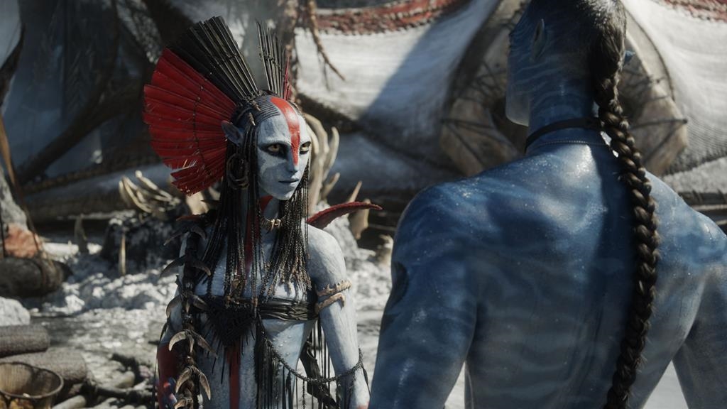 《阿凡達:火與燼》上映首日全台票房冠軍 致命又性感大反派竟是「卓别林孫女」