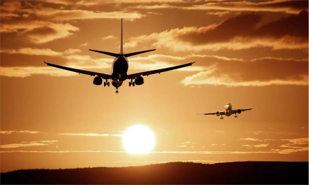 關稅搶運題材助攻 貨櫃三雄漲停、航空雙雄漲逾9%