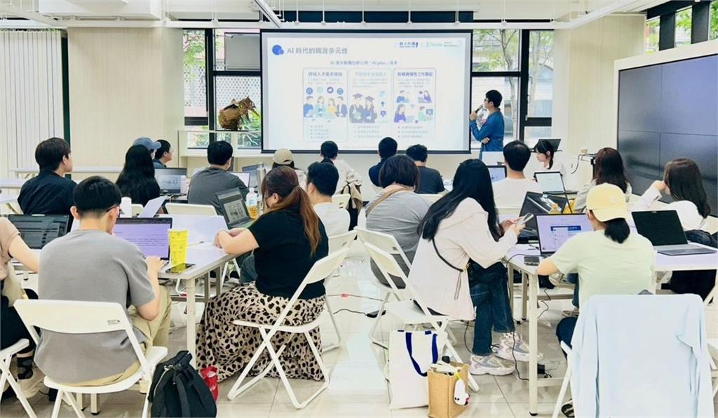不只會用AI！青年局27堂免費課打造職場即戰力