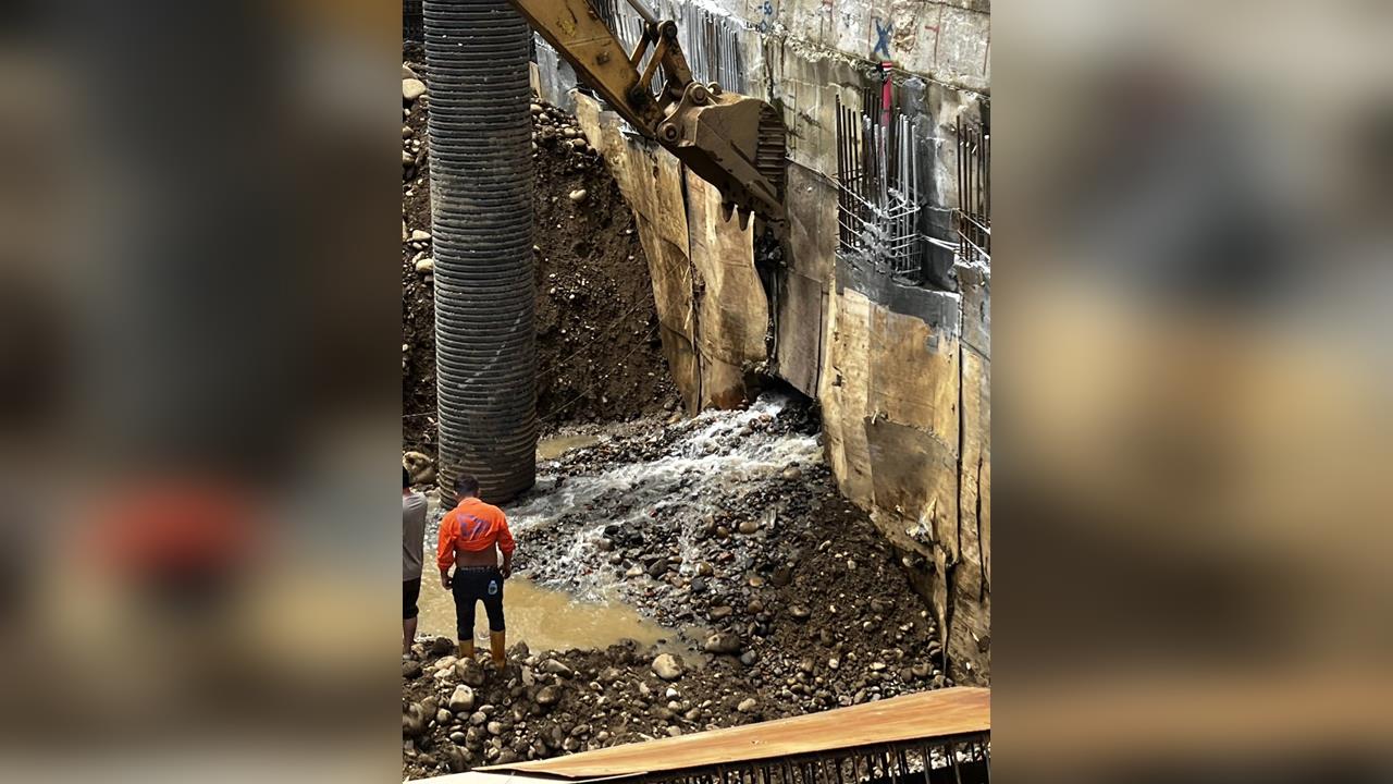 台中大里新建案現3米深天坑 疑建商抽地下水"回填掩蓋"