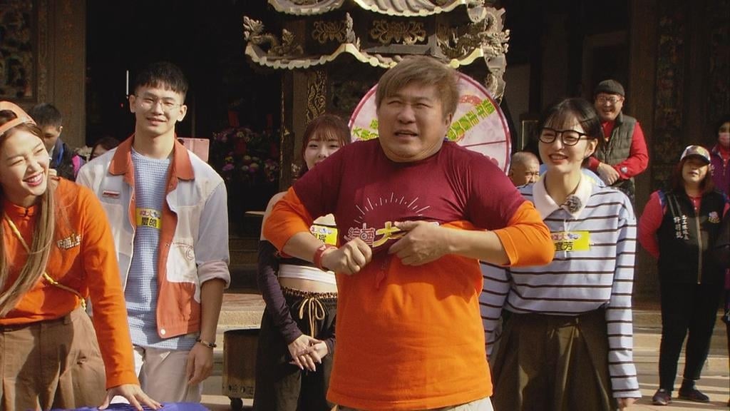 胡瓜錄影猛追垃圾車！竟遭爆「三點全露」全員看傻 脫序場面曝