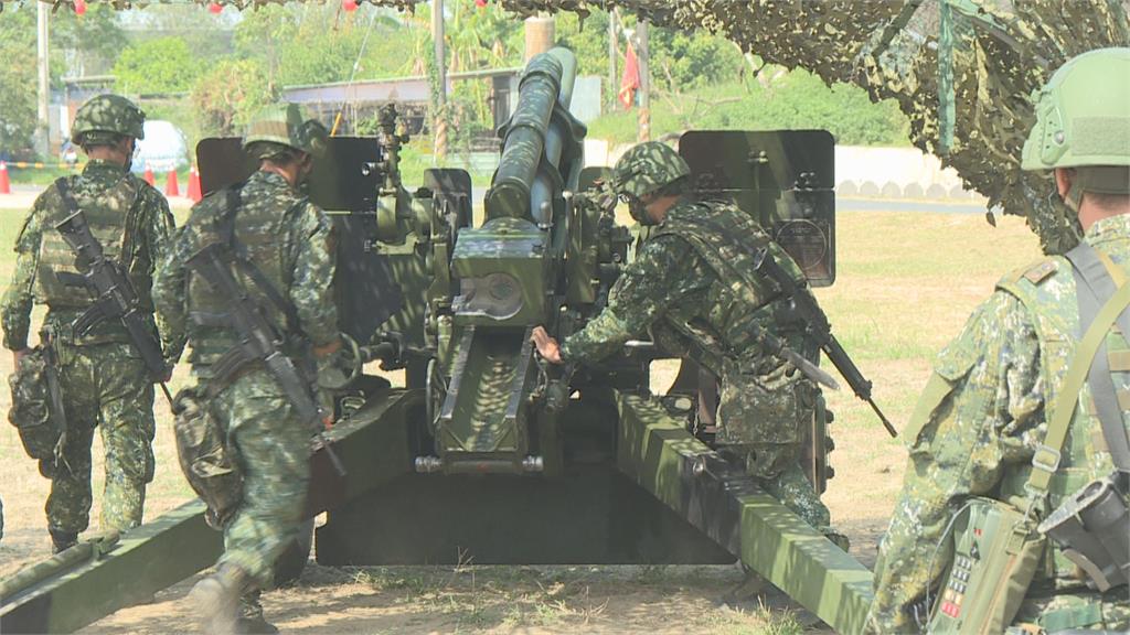 台南首梯新式教召登場 12門105榴砲連發