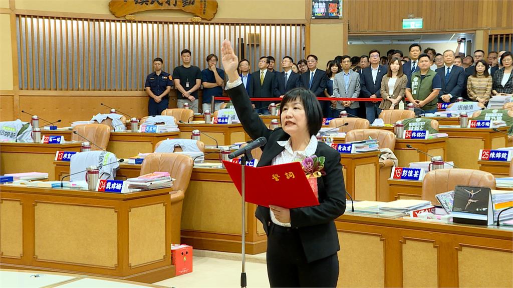 遞補議員「她」到場驚喜獻花　石一佑感動：準備這天好久了