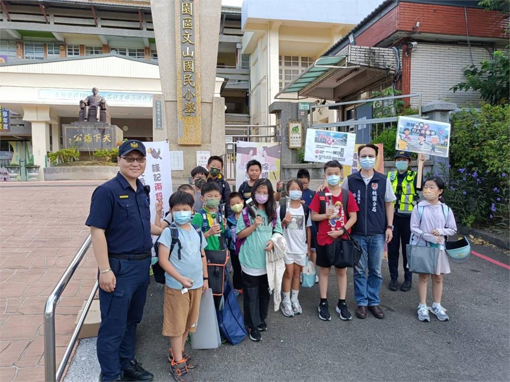 開學啦！桃警擴大「交通安全月」宣導加強護童勤務