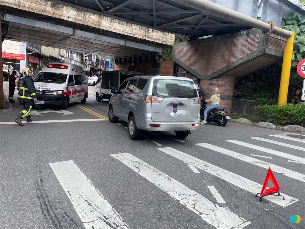 快新聞／行人地獄日本人也遭殃？新北鶯歌路上慘遭女駕駛撞擊　傳肋骨骨折