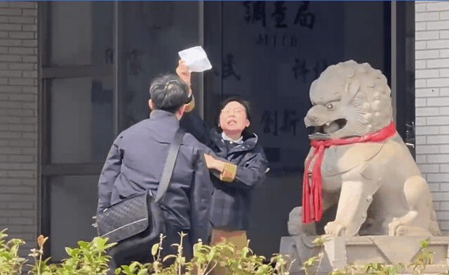 快新聞／疑涉助理費案遭搜索　林岱樺突怒喊「司法干預初選」畫面曝光