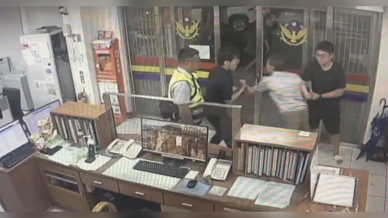 快新聞／新竹醉漢襲警！友人好心接送遭毆　男子到派出所又胡亂揮拳