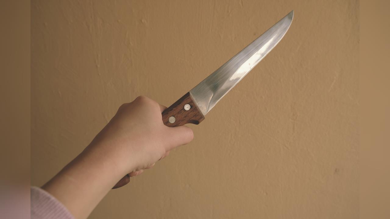 快新聞／新竹校園旁驚見持刀男！嚇壞學生、家長　警方逮人送辦：已請社會處介入