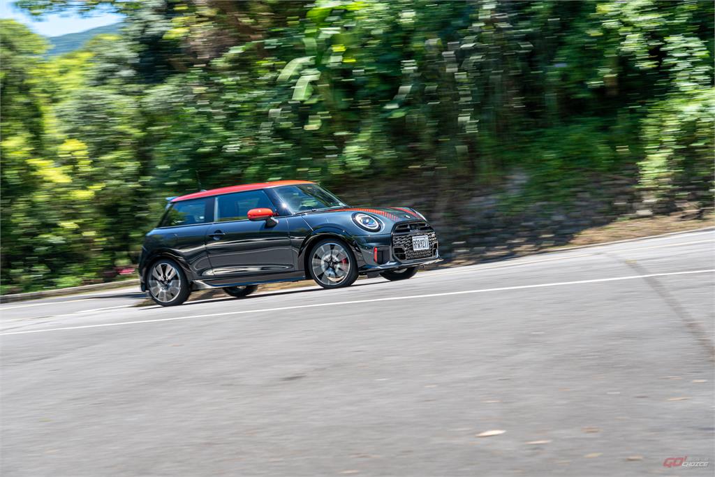 敬那份討喜的溫柔｜MINI John Cooper Works 試駕