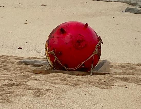 北寮沙灘驚見「紅色水雷」　澎指部：引信損毀、26號原地爆燬